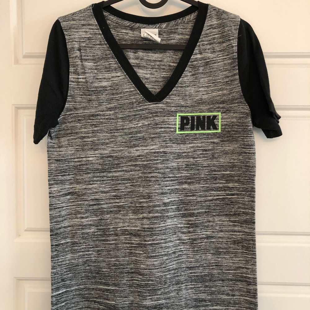 Pink feather grey t shirt
